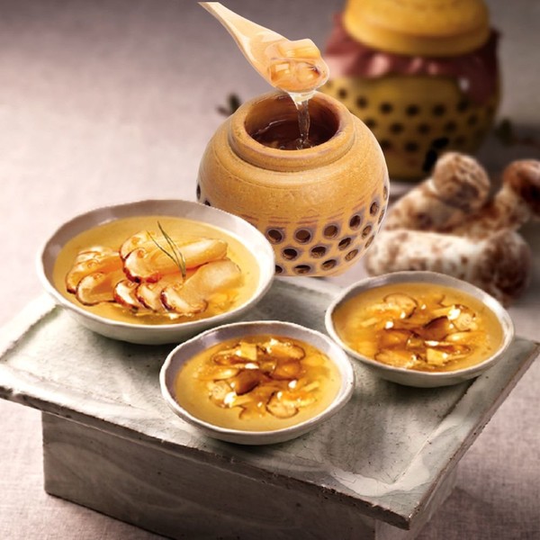 Sinseon Korea natural bunch natural ceramic honey gift gift / 신선코리아 자연산 송이 천연 도자기꿀 선물용 답례품