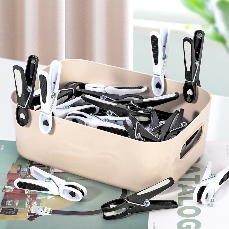 Vinsani Plastic Clothes Pegs 48 Piece Set Black and White