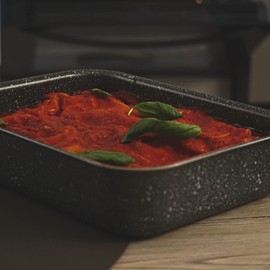 NAMAI - Casserole Dish 30 cm x 22 cm - Lasagne Casserole Dish - Dishwasher Safe - Made in Italy - Aluminium