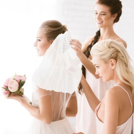 Jesiah 48CM Wedding Bridal Veil with Comb, Short Pearl Veils Women's White Veil Shoulder Length Vails Bride Hair Accessories for Women Girls Brides Shower Hen Party Chucky Costume Dress Up Gift