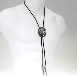 Bolo Tie Howling Wolf with Feathers in Western Style, multicoloured