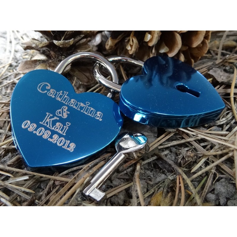 Heart-shaped love padlock that can be engraved with the text