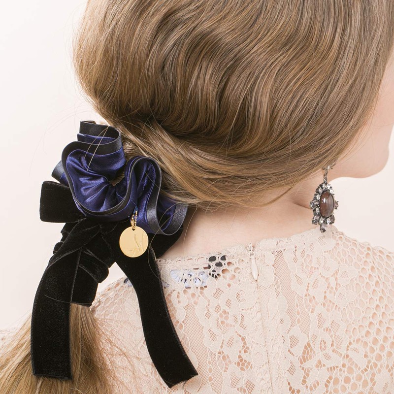 EILY ILY [Floral Gift Box] Bi-color Satin Scrunchie (Royal Navy)
