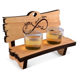 Personalisierte Hochzeitsbank mit 2 Schnapsgläsern inkl. Gravur individuell Schnapsbank Hochzeitsgeschenk für Brautpaar 16,5x11x8cm - Unendlichkeit