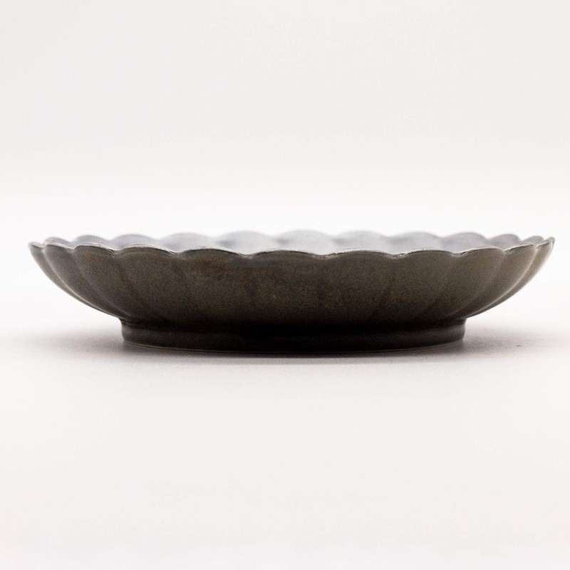 24to3 477383 Nishitomi Pottery Hasami Ware Chrysanthemum Shape, Small Plate,