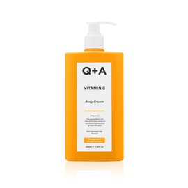 Q+A Vitamina C Crema Corporal, hidrata y mejora la piel. Ilumina, iguala el tono y aumenta el colágeno. 250 ml.