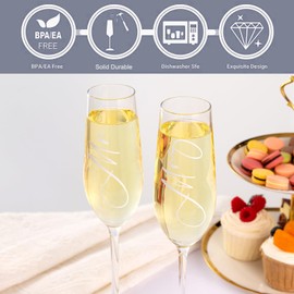 VARLKA - Juego de copas de champaña y cuchillos para tartas para novia y novio, regalo de boda para pareja 2024 para compromiso, regalos de despedida de soltera, color plateado