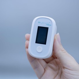 Bluetooth Fingertip Pulse Oximeter - Measures Oxygen Level, Pulse Rate & Respiration Rate - Compatible with Mobile App - Audio Alarm - Battery Life Up to 24hrs of Use