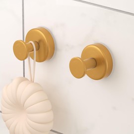 WUIVIUT Suction Cup Bath Robe Hook for Bathroom Kitchen Hotel Strong Suction Cup Wreath Holder for Glass Door Heavy Duty Clothes Hanger Suction Hooks Hold for Wall Hooks for Hanging (2 Pack Glod