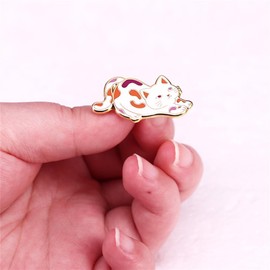 Cartoon White Cat Brooches for Clothes Cute Cat Animal Enamel Pins on Hats Lapel Pins for Backpack Briefcase Badges Decorations Gifts