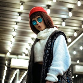 AIEYEZO anteojos de sol redondas Steampunk para hombres y mujeres, anteojos góticas clásico, marco de metal, lente 100% con bloqueo UV, Negro/Azul Hielo Espejo, MM