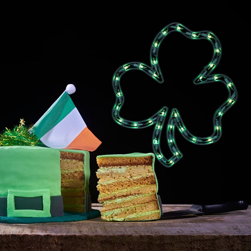 LAMPHOME 35L 16.5'' Pre-Lit Green St.Patrick's Day Irish Shamrock Window
