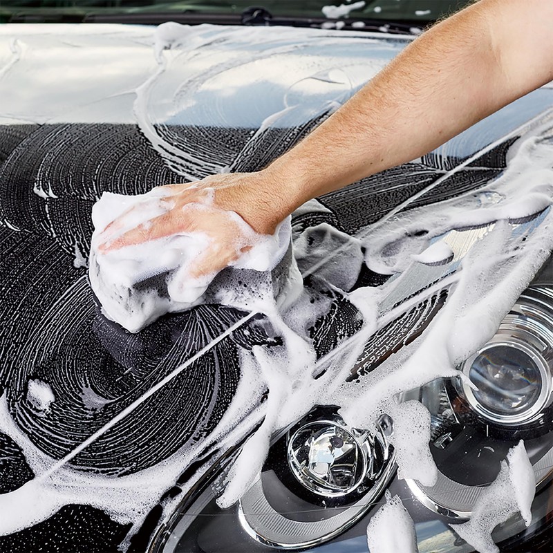 SONAX GLOSS SHAMPOO (1 l) - Concentrate. Removes dirt quickly