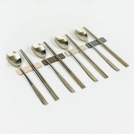 Queensense Titanium Premium Flower Butterfly Cutlery Set for 4, Spoons and Chopsticks, Family, Commercial, Beautiful Design Tableware / 퀸센스 티타늄 고급 꽃 나비 수저 세트 4인용 숟가락 젓가락 가족 업소용 디자인 예쁜 식기