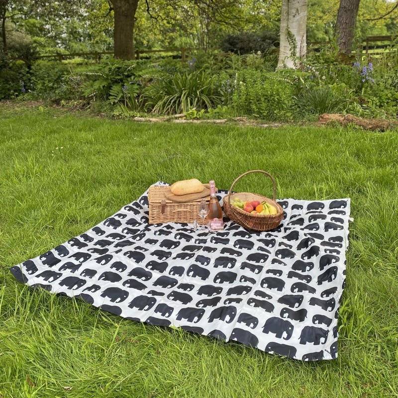 BundleBean Waterproof picnic blanket – Lightweight and compact beach mat,