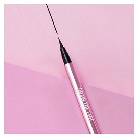 Delineador líquido Beauty Creations Overachiever on point larga duración de 1ml