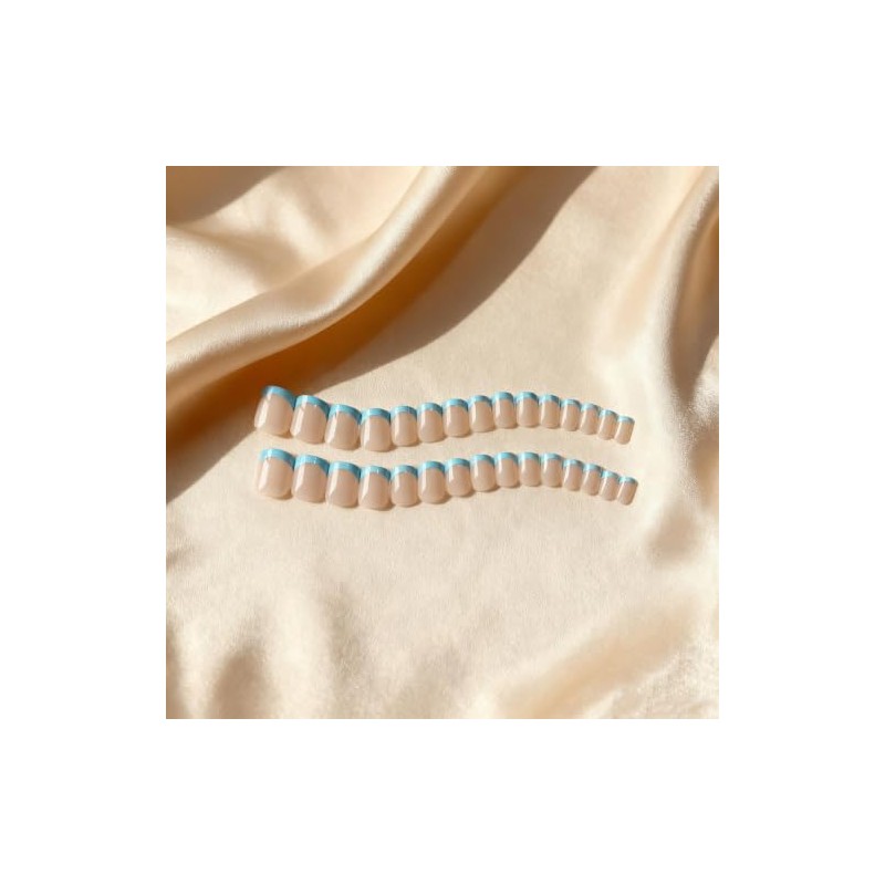 Uñas francesas cortas y cuadradas, uñas postizas azules con base