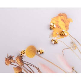 Sowaka 20 Pcs Mini Bee Ornaments Tiny Resin Flatback Embellishment Bumble Bee for Hair Clip DIY Craft Art Project Home Garden Decoration Supplies Jewelry Making Scrapbooking (Small)