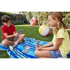 UNO Juego de Cartas Splash Resistente al Agua Versión Portátil con Clip Ideal para Playa Piscina o Viajes para Niños de 7 Años en Adelante  Con...    
