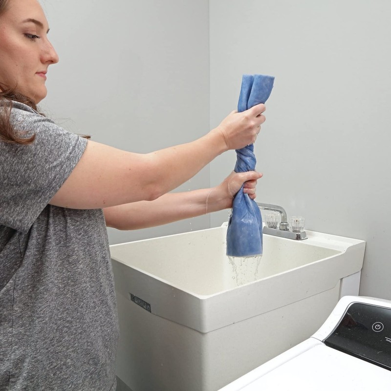 PIG Water Absorbing Kit | Absorbs up to 5 Gallons