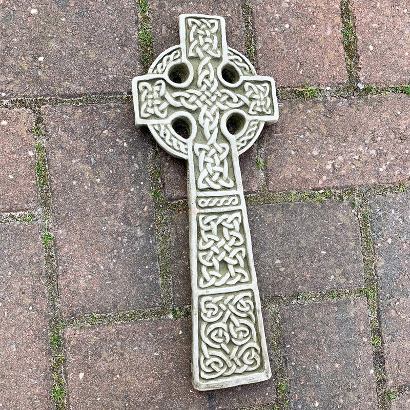 Darthome Ltd Ancient Stone Celtic Cross Tile Hanging Garden Ornament