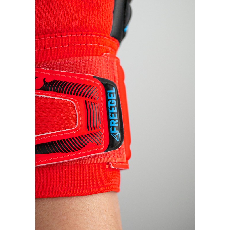 Reusch Attrakt Freegel Goalkeeper Gloves Bright Red/Future Blue/Bla 9