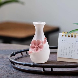 SaiDian 1Pcs Charming Ceramic Handmade Flower Vase Mini Long-Necked Vase Plum Blossom Sculpture Bottle Creative Fresh Floral Vase for Centerpieces Living Room Dining Table Office Desk Décor