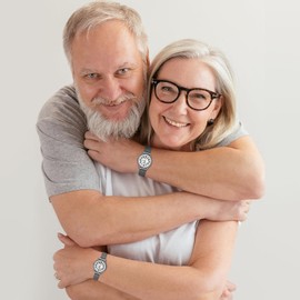 JewelryWe Damen-Armbanduhr, elastisch, dehnbar, analog, Quarz, Edelstahl, 1 ATM, wasserdicht, rund, klassisch, einfach, mit schmalem Armband, Geschenk für Damen, silber, 21-24cm, Armband