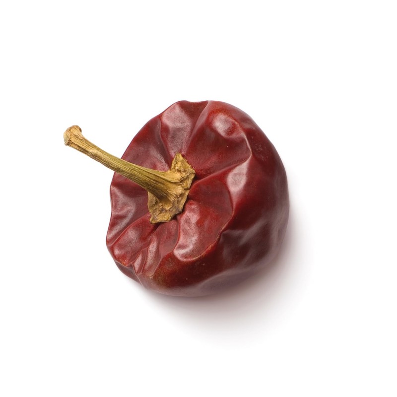 Carmencita. Dried Nora Peppers pieces. Whole Nora Peppers. 88g (3.1oz)