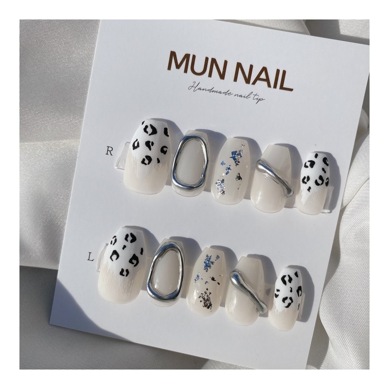 MunNail White Leopard SkinHighly Recommended - Short Oval / MunNail