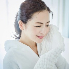 Shirayuki Fukin Shirayuki Squalane Moisturizing Towel