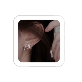 Quizzhe Minimalist Claw Earrings Tiny Trendy Claw Cubic Zirconia Claw Ear Cuffs Wraps Earrings Dainty Silver Half Hoop Cartilage Piercing Stud Earrings Jewelry Gift for Womens