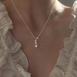 TseenYi Small Diamond Teardrop Necklace CZ Teardrop Pendant Necklace Silver Wtaerdrop Pendant Necklace Tiny Droplet Crystal Necklace Water Drop Choker Necklace Jewelry for Women and Girls