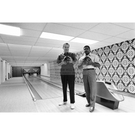 PRESIDENT RICHARD NIXON AND FRANK BLAIR BOWLING AT THE WHITE HOUSE 4X6 POSTCARD