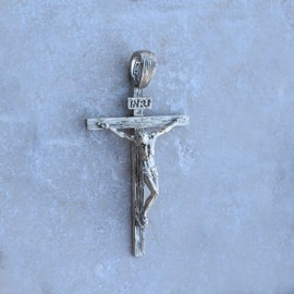 Kruzifix-Anhänger, aus 925er Silber.