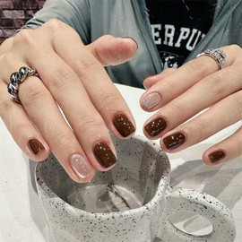 Short Square Press-on Brown Fake Nails With Glitter Design - False Acrylic Artificial Glossy Glue-on Full Cover Stick-on Nails for Women Girls Manicure Art - 24Pcs