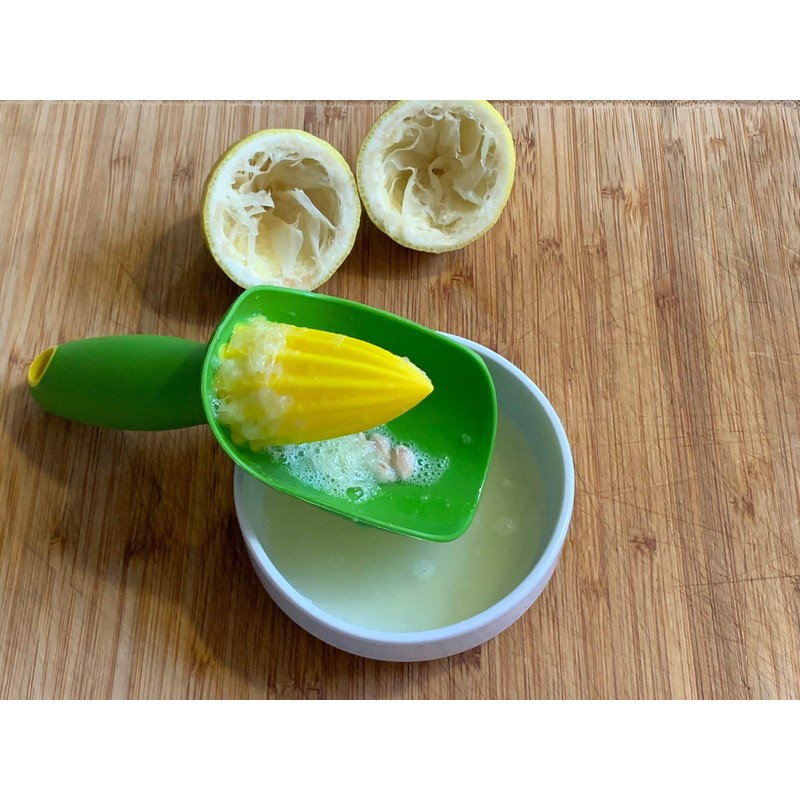 Scarlet Kitchen Lemon Squeezer "Mano", Manual Juicer for Easy Juicing,