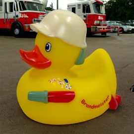 MIJOMA Set of 2 Bath Ducks Bath Toys, Hand Painted & Latex Free, Perfect for Parties, Birthdays, Christmas, Baby Showers & More - Great Bathroom Decoration, 8 cm High (Fireman)