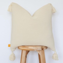 Lumi Lving - Funda de almohada de algodón suave con textura de punto acanalado y esquinas de borla que añade luz y calma a tu espacio (18 x 18 pulgadas, leche de avena)