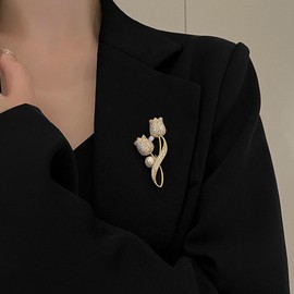 Yheakne Vintage Crystal Pearl Flower Brooch Pin Gold Rhinestone Rose Flower Brooch CZ Pearl Flower Lapel Pin Wedding Flower Floral Pin Corsage Badge Banquet Pin Jewellery for Women, Zinc