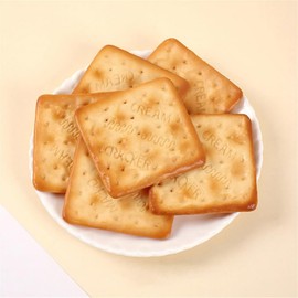 Mellsunny 6PCS Realistic Artificial Soda Cracker Simulation Biscuits Crackers Food Dessert Model Photography Prop for Home Party Decoration