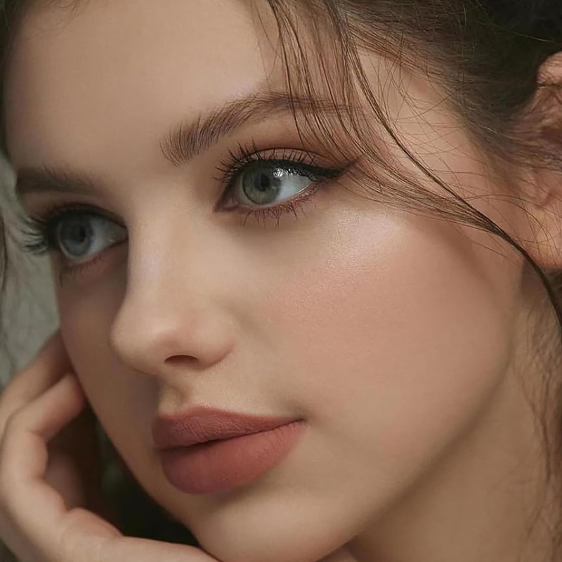 Portable Nude Eyeshadow Palette - 7 Matte Shades, Soft Blendable