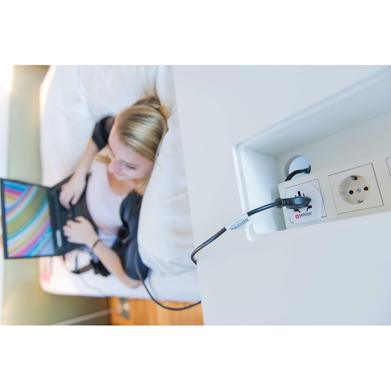 SKROSS Country Travel Adapter - World to Europe - white
