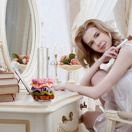 UUYYEO Acrylic Clear Scrunchie Holder Display Stand Jewelry Bracelet Hair Ties Organizer for Girl Women