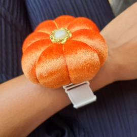 CUSHYSTORE Velvet Wrist Pin Needle Cushion Pincushion for Sewing with Adjustable Elastic Strap (Orange), 3 1/4''(L) x 3 1/4''(W) x 1 3/4''(H)