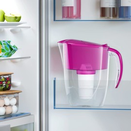 AQUAPHOR Wasserfilter Smile Cyclamen inkl. 1 A5 Filter mit Magnesium I Reduziert Kalk & Chlor I Karaffe für 2,9l I Kompakter & leichter WasserfiIter I Tischwasserfilter I Passt in die Kühlschranktür