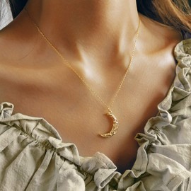 Mevecco Carved Gold Coin Pendant Necklace for Women Girls Men,18K Gold Plated Dainty Minimalist Necklace for Women