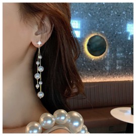 Allereya Vintage Crystal Pearl Drop Earrings Rhinestone Pearl Tassel Earrings Cz Pearl Dangle Earrings Long Bridal Cluster Pearl Earrings Jewelry for Women and Girls