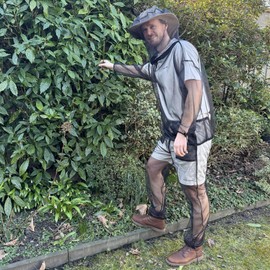 Universal Backpackers Mosquito Net Suit for Insect & Bug Protection - Jacket & Pants Netting - Outdoor Resistent Clothes