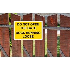 Do not open the gate dogs running loose sign - 3mm Aluminum Dibond high-visibility and durability for indoor/outdoor usage (400mm x 300mm) Ensures Safety Within 14m Viewing Distance.